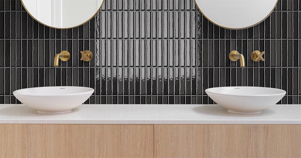 black kitchen splashback